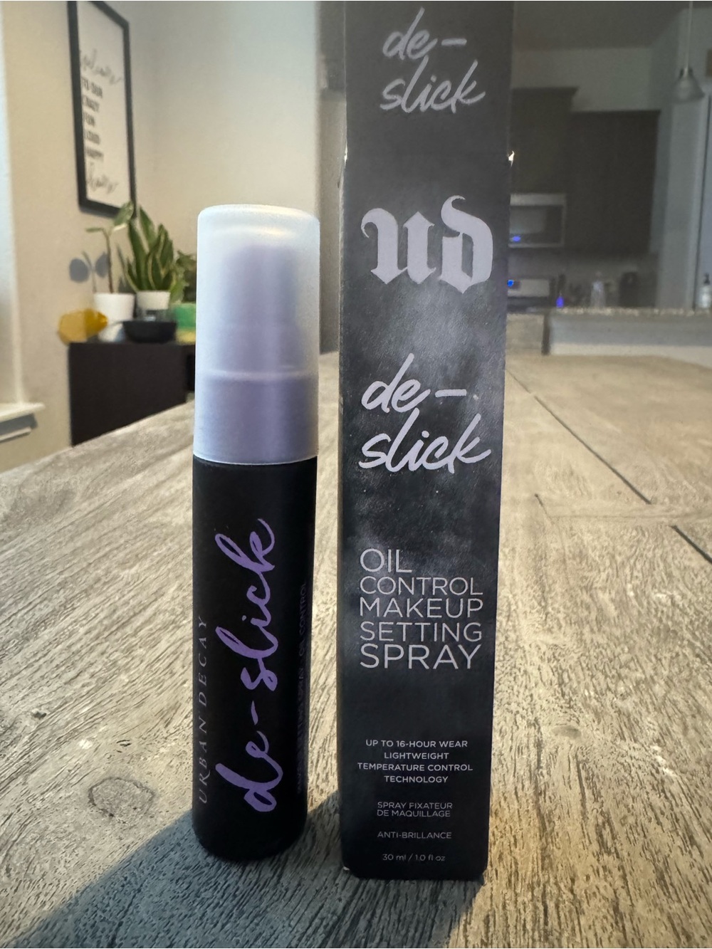 Urban Decay De-Slick Oil Control Makeup Setting Spray - Black & Purple Accents